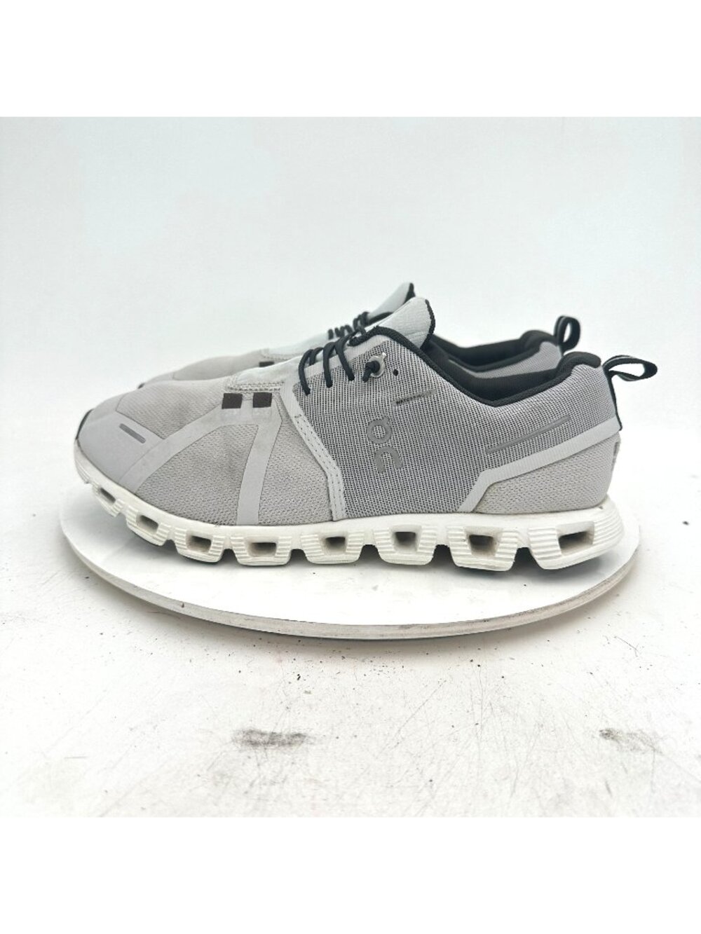 On Cloud 5 Swiss Engineering Women Size 9 59.98837 Glacier Grey White Shoes